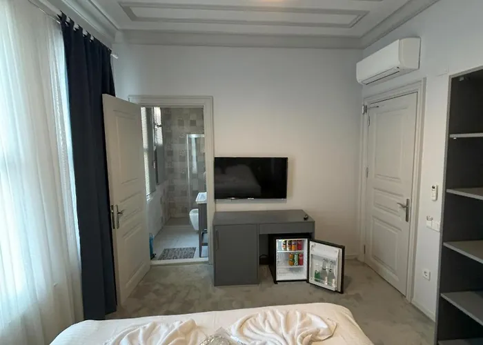 Отель Lighthouse *